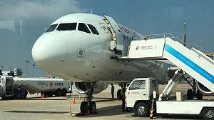 清零封控沒了? 中國多地鬆綁跨省限制 航班、火車預訂量倍增 機票價超「國慶週」