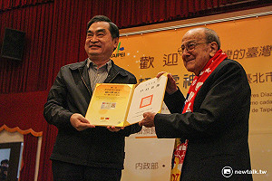 賴甘霖神父成為正港台灣人 北市府今授與身份證