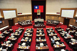 黨內同志揚言退黨不支持！高市議長國民黨變生肘腋 陸淑美宣布放棄提名