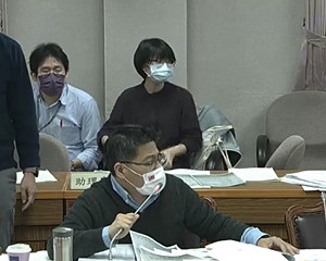 提案遭柯建銘要求保留 兩人再爆衝突 邱顯智：你是立法院的習近平嗎？