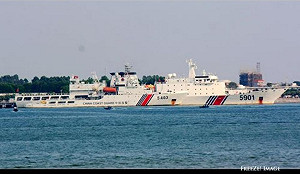 不忍了! 中國海警船滯留爭議富饒海域 印尼派機、艦就近監視