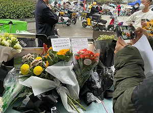 官方越封鎖 民眾越獻花！廣州禁權貴轎車撞死5人新聞 民眾自發紛哀悼