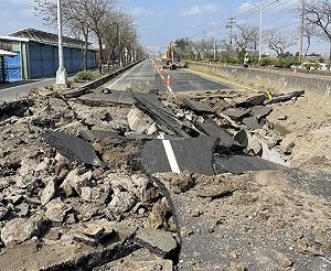 水公司新港縣道施工路面爆裂 嘉縣府：非氣爆