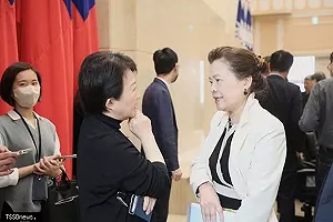 盧秀燕向王美花建議提早由藍轉綠燈 準備抗旱大作戰