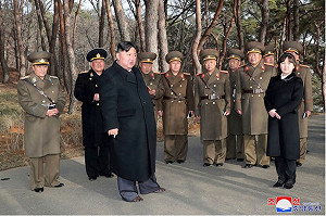 北韓「第一女兒」再度高調亮相！伴金正恩共同視察飛彈發射