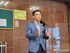 馬英九批蔡英文「兩岸互不隸屬」説法違憲 綠委批：舔共舔到頭殼壞掉