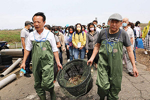 瞄準母親節商機 翁章梁推嘉縣優鮮水產超商取貨