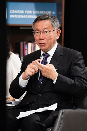 組「聯合政府」遭郭台銘笑稱「沒睡飽」 柯文哲：根本沒睡