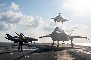 解放軍最新隱形戰機殲-35曝光! 搭配「准航母」 將助兩棲攻擊艦作戰