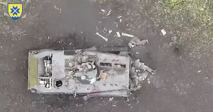 (影) 戰場直擊! 俄軍戰車、步兵遭炸彈、地雷轟炸 被打得滿哀號