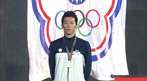「鞍馬王子」完美落地！李智凱體操世界盃開羅站摘金