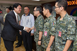 端午節勞軍 林右昌感謝國軍辛勞