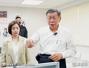 柯文哲支持度穩定上升 黃瀞瑩憂綠營海嘯式攻擊對「這一區」產生影響