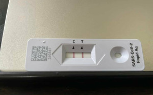 新冠疫情竄升卻出現快篩荒！食藥署：4萬份快篩今鋪貨