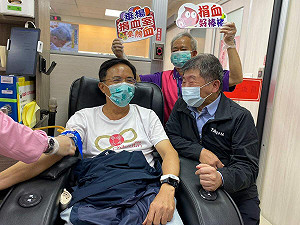 嘉義市小英之友會捐血活動 陳時中現身引騷動
