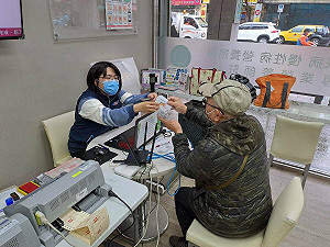 高齡駕照定期換 用路安全無憂患