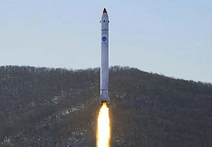 (影) 日本都還沒打就墜海了！北韓偵察衛星發射失敗 南韓撈呀撈 還真撈到了