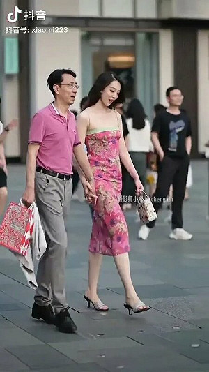 你上抖音了! 「十指緊扣」小三被街拍 陸國企高管婚外情意外曝光!