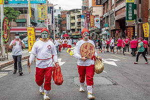刷一排鯉魚旗「蹟」！台日混搭端午GO