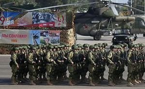 (影) 俄軍起內鬨! 俄境加利尼涅茨軍營爆發大規模鬥毆 1死數重傷