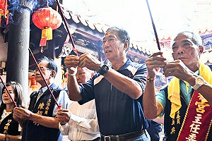 出席媽祖遶境 郭台銘：建立和平穩定社會是台灣人想望