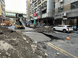 天坑面積逐漸擴大！顏若芳籲市府暫停大稻埕煙火節