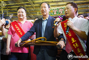 「總統力挺郭台銘」扇子惹議 國民黨新北市黨部對林金結祭「嚴厲口頭警告」