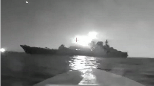 (影) 俄軍沒有後方了! 烏襲擊俄黑海軍艦畫面曝光 澤連斯基：將戰爭還給侵略國