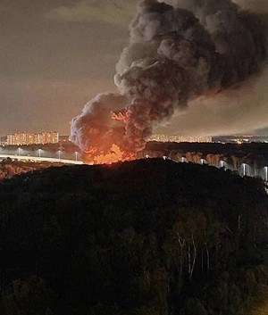 爆炸蕈狀雲直衝天際! 莫斯科製造無人機工廠大火 疑遭烏無人機攻擊