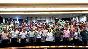 民進黨「和平保台溫暖好政」說明會屏東登場 鍾佳濱用數據駁斥「債留子孫」