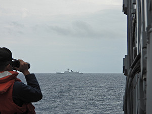 (影)中共環台軍演擾台！我國海軍田單艦監控中共徐州艦畫面曝