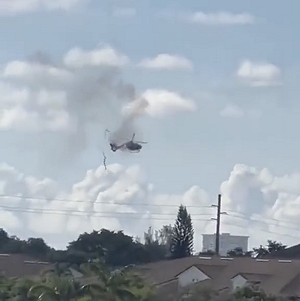 美國佛州直升機墜毀民宅釀2死4傷 機械故障 尾部脫離機身墜機