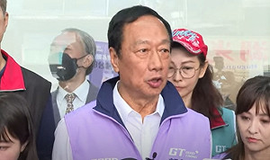 「我姓郭」變傳說？郭台銘翻桌尬舞抖音短片悄下架 網紅刪光宣傳片