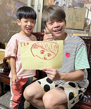 走鐘獎入圍2項全槓龜！蔡阿嘎收蔡桃貴「超暖畫作」全網讚爆