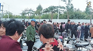 (影) 村委賣地不分錢! 質疑貪汙 漳州數百村民堵高速公路抗議 警忙出動