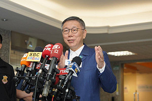 柯文哲民調下滑 北市府前發言人：還在談兩億美金、罵藍白合 對選情幫助有限