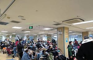 中國火葬場又開始爆滿了！ 新冠肺炎肆虐 醫院人山人海 當局急推新疫苗