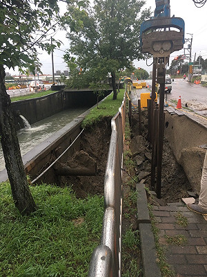南屯溪畔人行道遭掏空坍崩 中市府緊急搶修