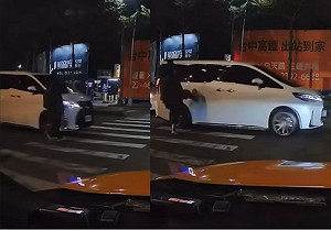 過斑馬線差點被撞！台南行人霸氣踹車反遭彪形大漢包圍 下場出爐