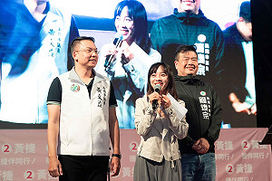 黃捷戰勝激戰選區 淚謝陳其邁、趙天麟