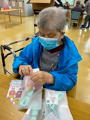 百位失智長者參與製作！人氣插畫家「環保手機掛繩」開放預購