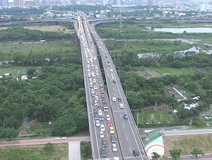 國道返鄉車潮湧現！預估晚間19時逐漸紓解