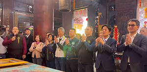 賴清德雲林斗六發紅包！現場湧排隊人龍 高雄北上搶頭香