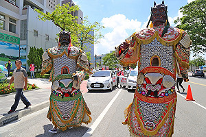 嘜擱燒稻草啦！順風耳、千里眼擔任巡查大使