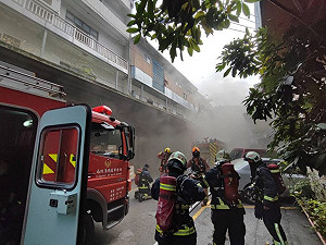 深坑大火惡臭瀰漫雙北！專科醫：4區閉門窗、戴N95口罩