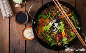 隔夜飯菜如何吃？專科醫：掌握4觀念不怕中毒