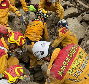 403大地震》餘震坍方救援受阻！砂卡礑仍6失聯 特搜隊派重機具進入
