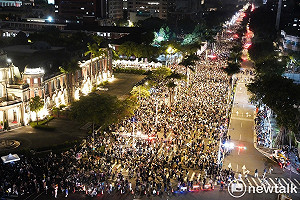 現場直擊》逾10萬民眾集結立院週邊道路 抗議藍白兩黨強行通過國會擴權法案