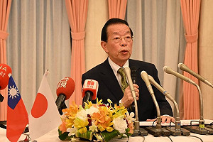 將卸任駐日代表 謝長廷打包照曝光 8年來官邸都放這種書