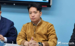 (影) 羅廷瑋哭倒黃國昌懷中 「敲羅行動」諷：罷免讓他不在政壇作秀 